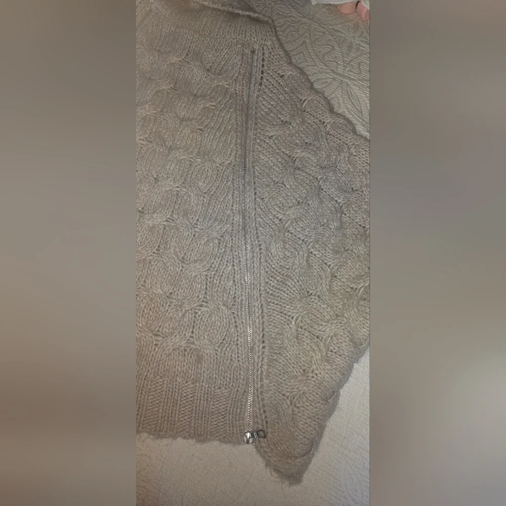 Brown Cable-Knit Oversized Women's Sweater - Picture 3 of 11